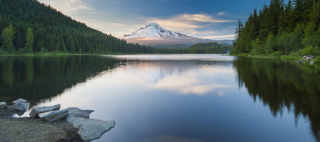 Volcano mountain Mt. Hood, in Oregon, USA.